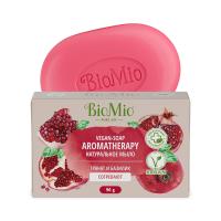 На фото изображено Biomio bio-soap aromatherapy мыло натуральное гранат и эфирное масло базилика 90 гр