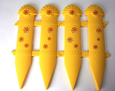 На фото изображено ЗАБОР ДЕКОРАТИВНЫЙ "РОМАШКА" ПЛАСТ. 2.4М (1) "АЛЬТЕРНАТИВА" М503